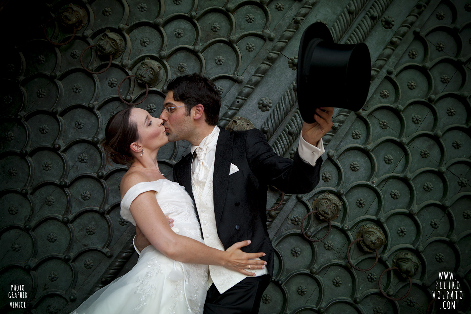 venezia fotografo matrimoni per sposi in viaggio di nozze fotografie passeggiata luna di miele