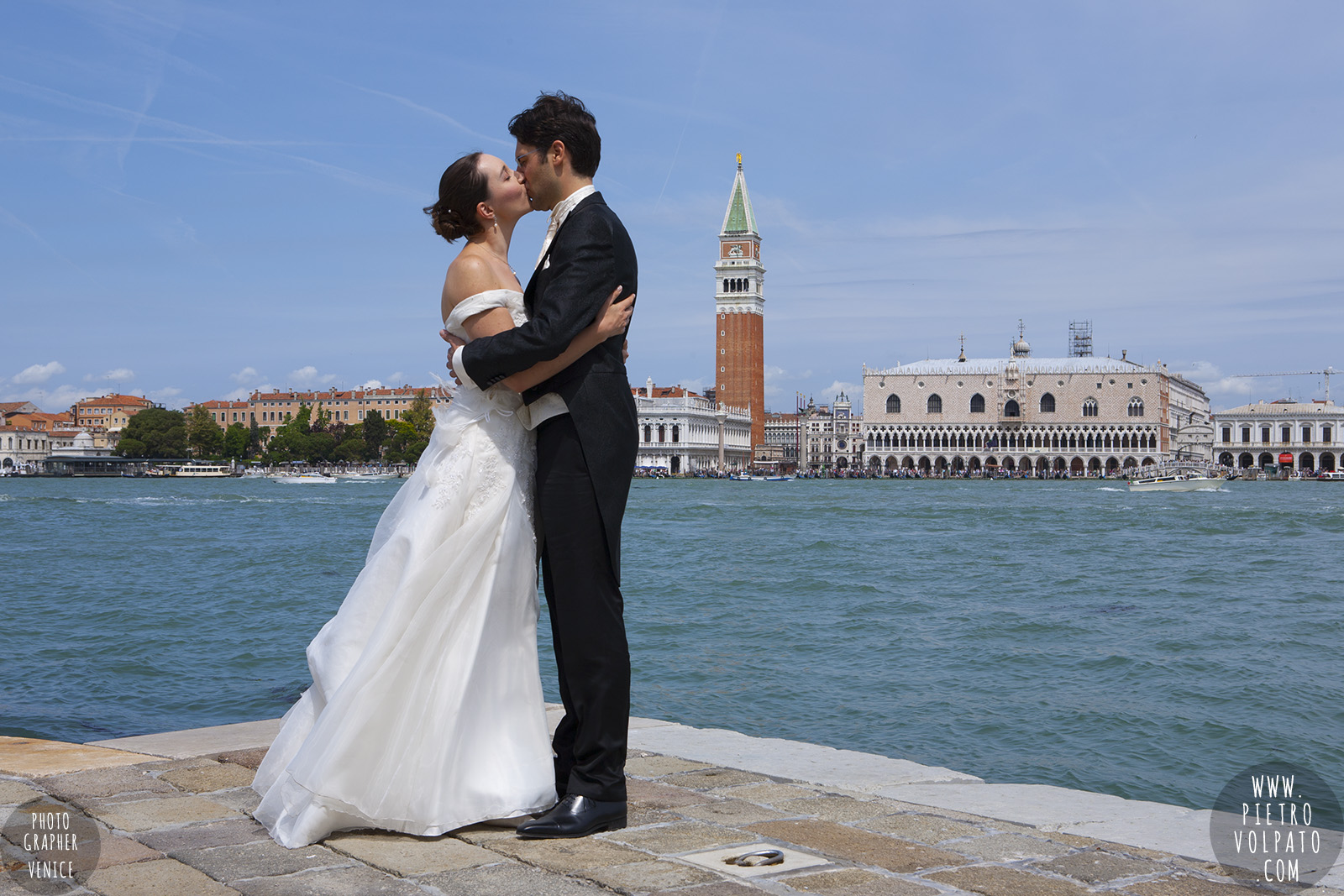 venezia fotografo matrimoni per sposi in viaggio di nozze fotografie passeggiata luna di miele