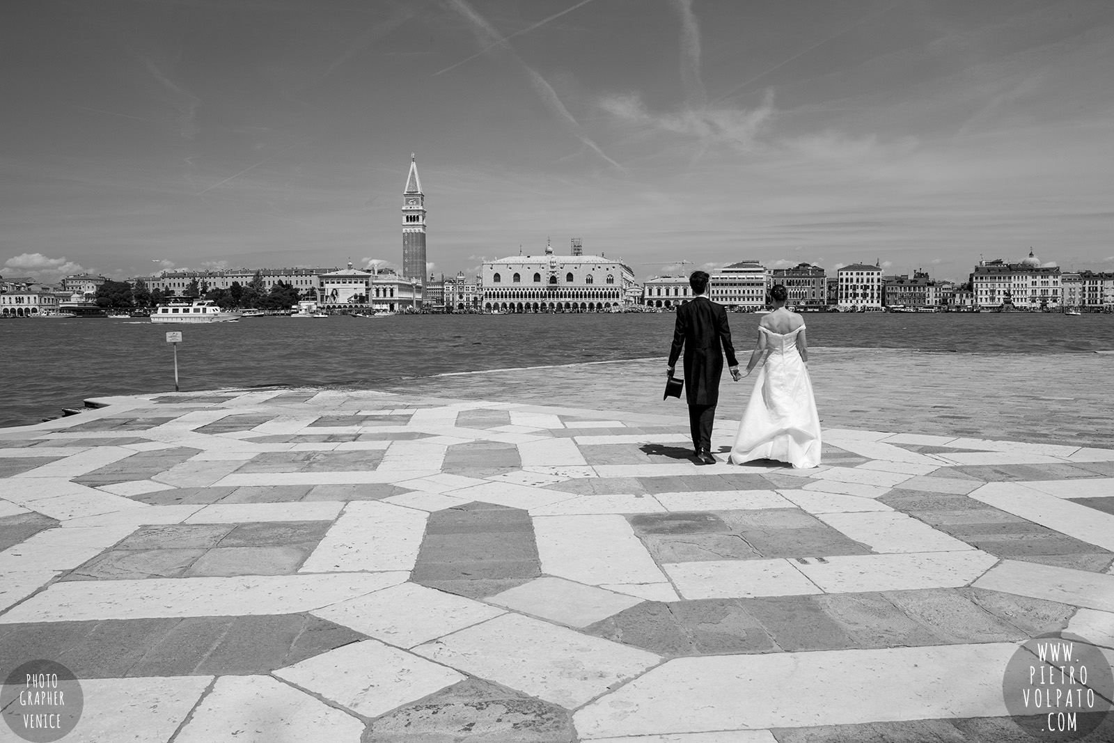 venezia fotografo matrimoni per sposi in viaggio di nozze fotografie passeggiata luna di miele