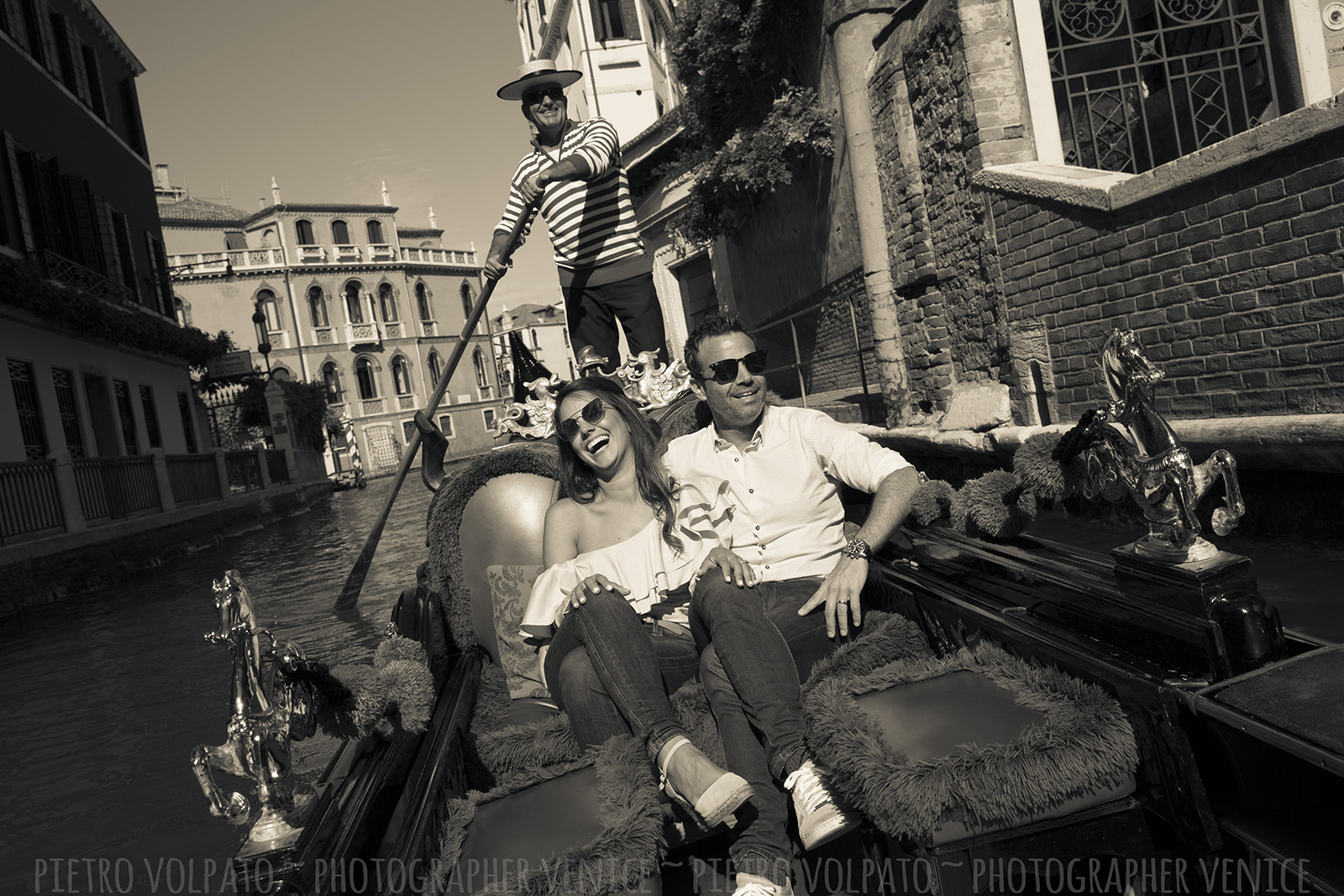 Servizio foto luna di miele a Venezia ~ fotografo a Venezia per il servizio foto viaggio di nozze ~ foto vacanza coppia a Venezia