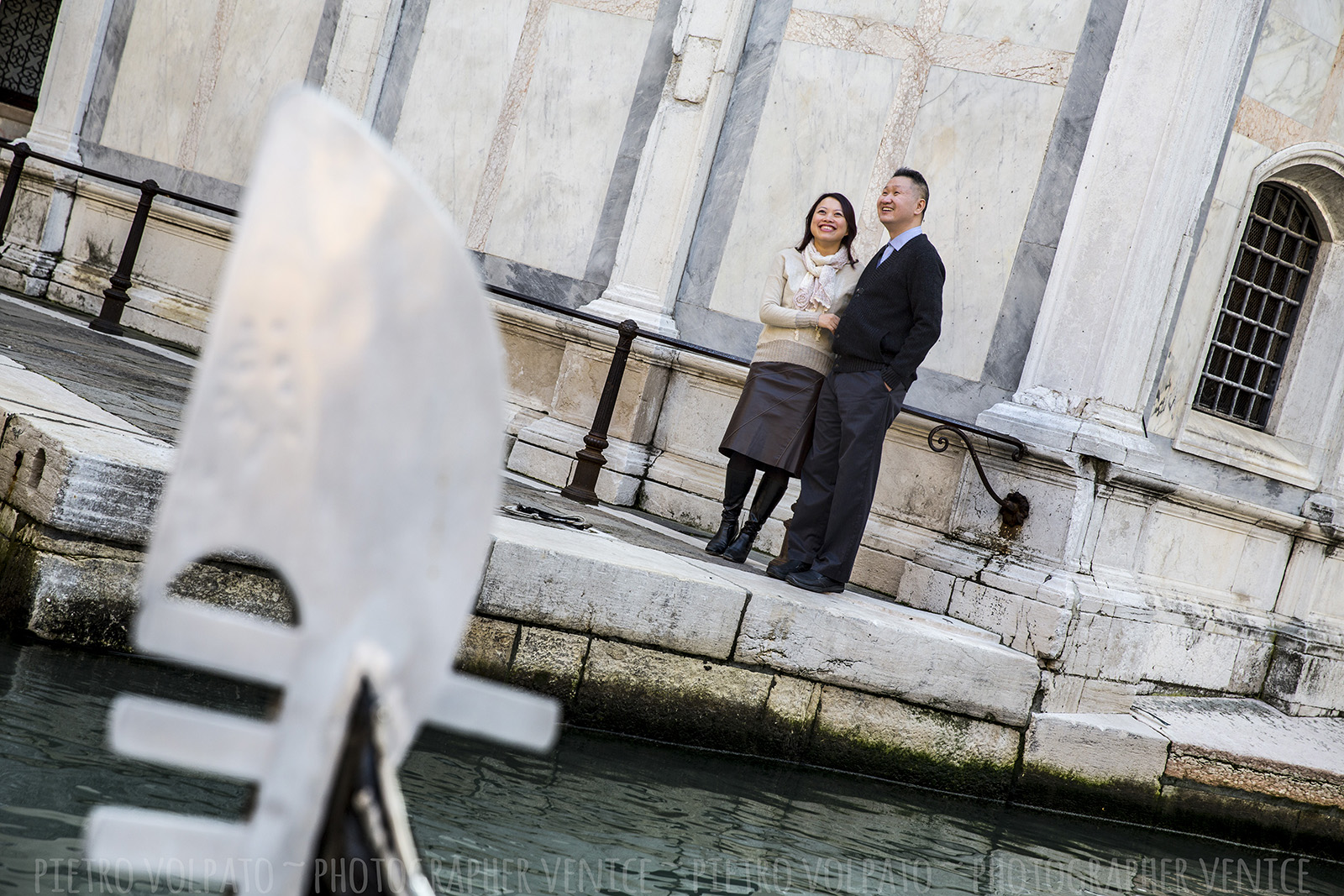 Servizio foto vacanza coppia a Venezia con fotografo professionista ~ Passeggiata e giro in gondola ~ Fotografo a Venezia