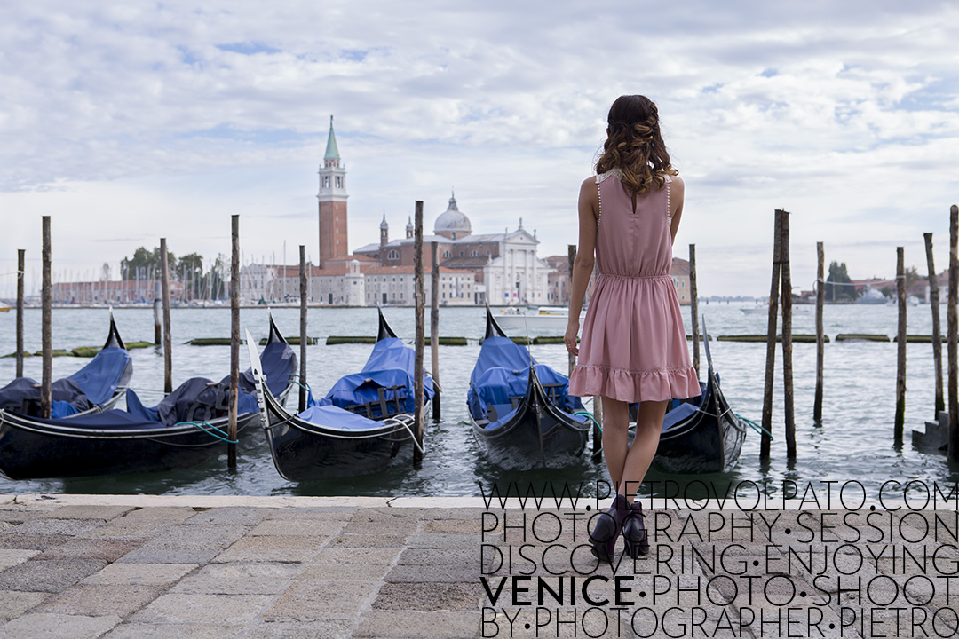 Foto scattata a Venezia dal fotografo Pietro Volpato. Parte di un servizio fotografico ritratti book foto modella, per la maggiore età di questa ragazza.