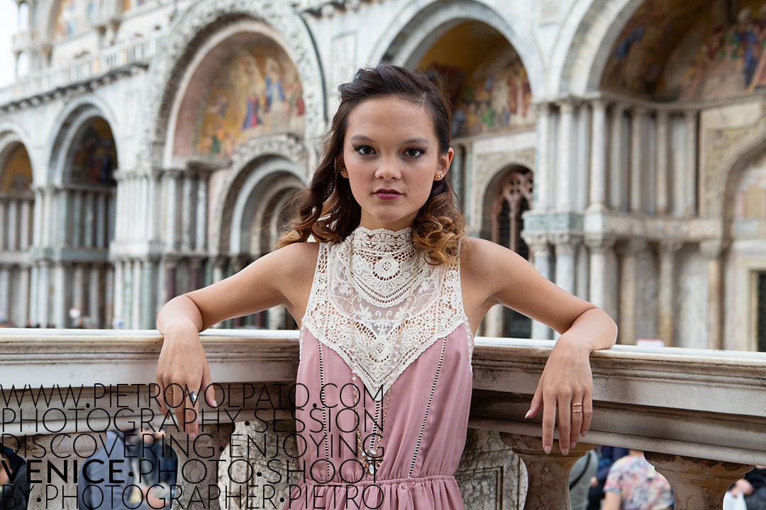 Foto scattata a Venezia dal fotografo Pietro Volpato. Parte di un servizio fotografico ritratti book foto modella, per la maggiore età di questa ragazza.