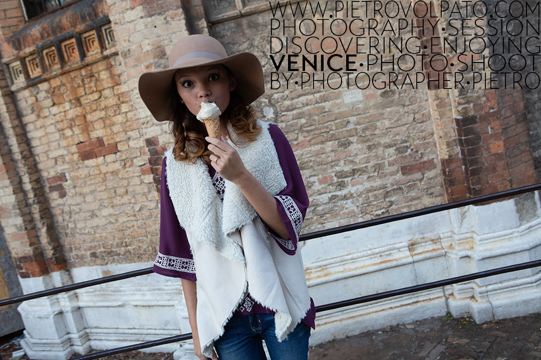 Foto scattata a Venezia dal fotografo Pietro Volpato. Parte di un servizio fotografico ritratti book foto modella, per la maggiore età di questa ragazza.