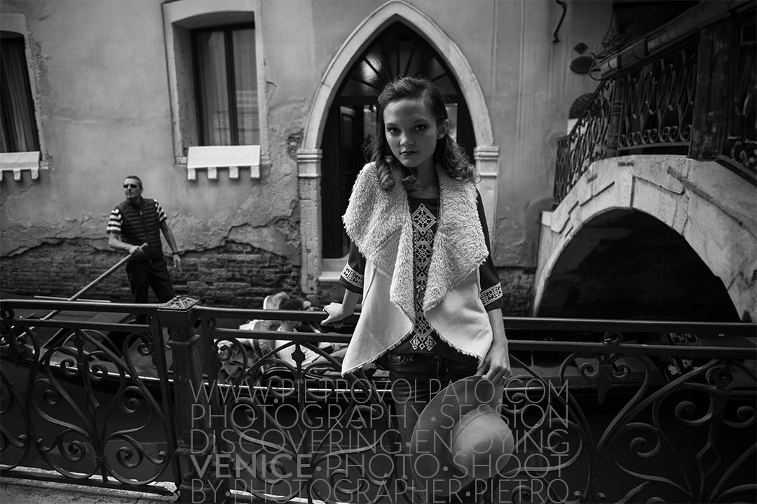 Foto scattata a Venezia dal fotografo Pietro Volpato. Parte di un servizio fotografico ritratti book foto modella, per la maggiore età di questa ragazza.