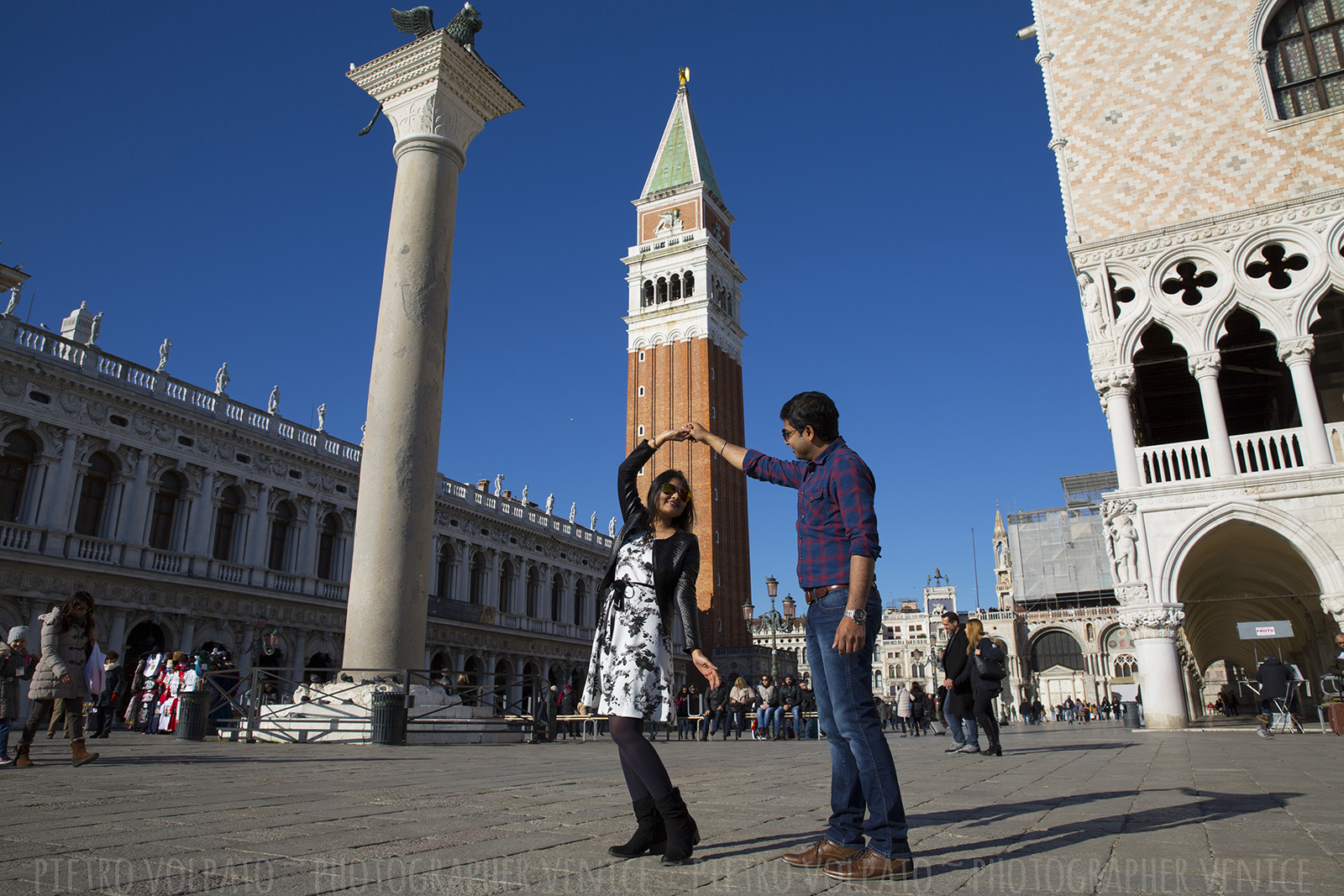 Fotografo a Venezia per servizio fotografico vacanza coppia ~ Foto romantiche e divertenti ~ passeggiata e giro gondola