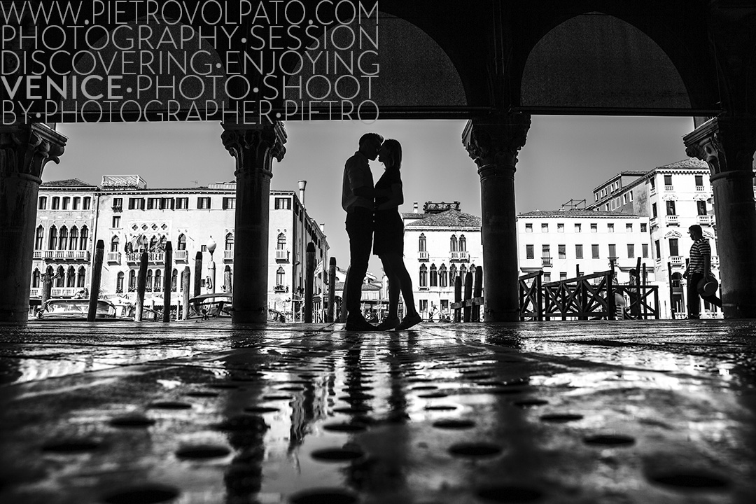 Love story, servizio fotografico di coppia a Venezia realizzata dal fotografo locale Pietro Volpato.