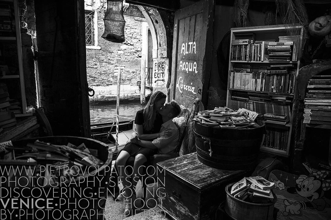 Love story, servizio fotografico di coppia a Venezia realizzata dal fotografo locale Pietro Volpato.