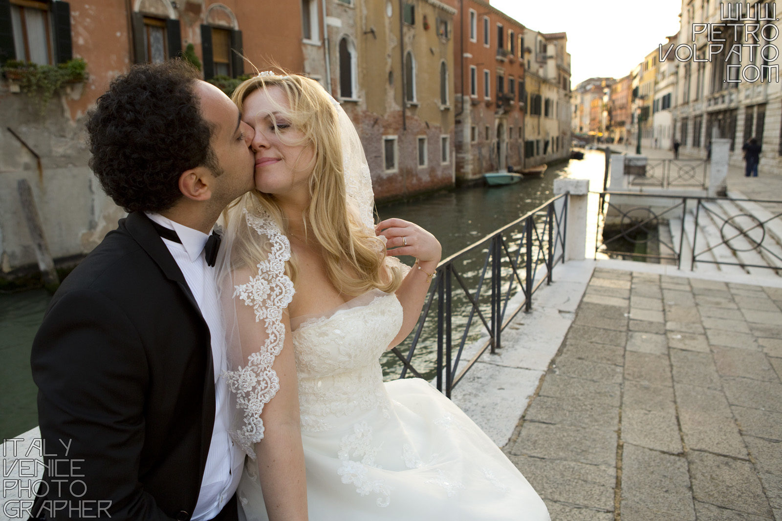 Hire a photographer in Venice Italy for honeymoon photo shoot during a walking tour and gondola ride ~ Romantic and fun photo walk in Venice