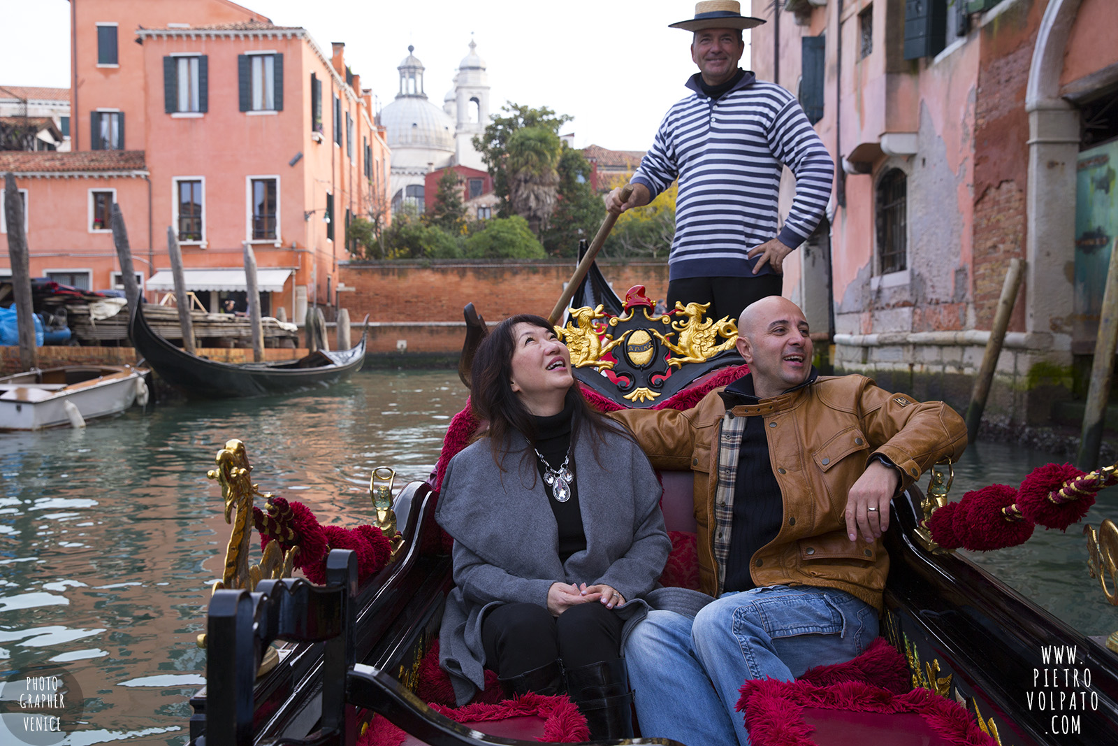 photographer in venice for photoshoot of couple wedding anniversary pictures