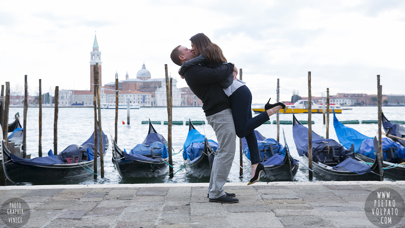 pre wedding love story photoshoot in venice italy photographer pietro volpato