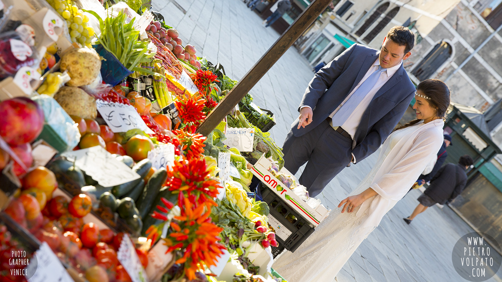 venice wedding photographer honeymoon photoshoot for couple romantic vacation tour