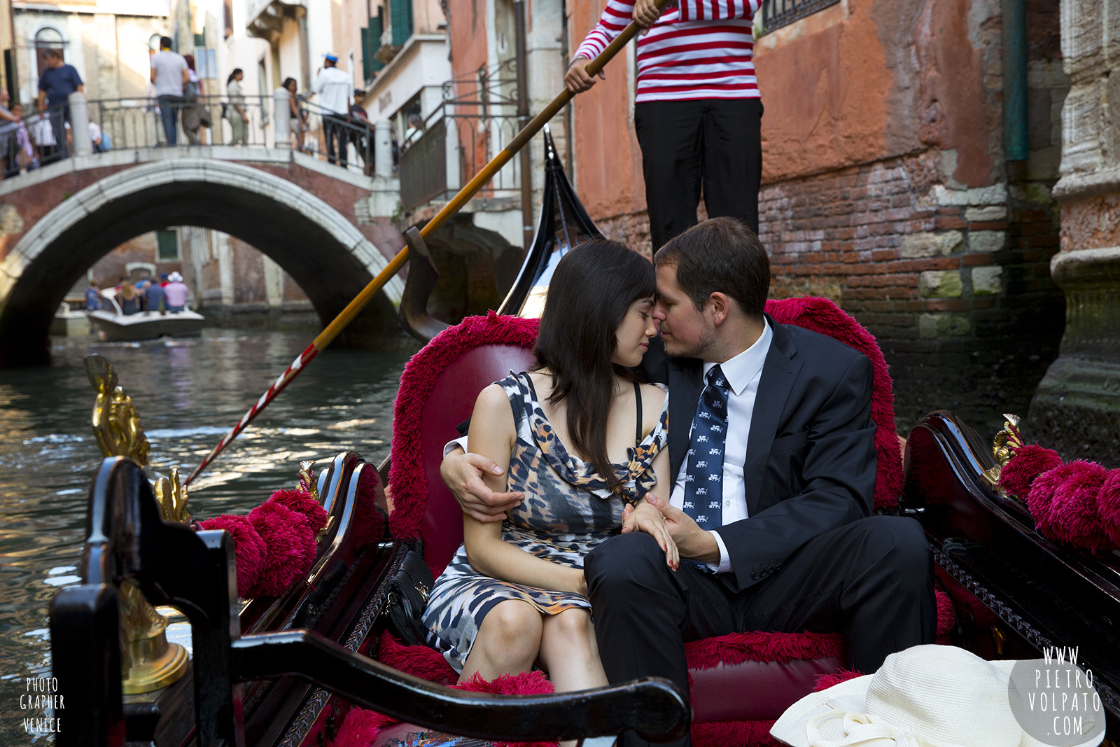 venice honeymoon photographer romantic photoshoot and tour for couples vacation