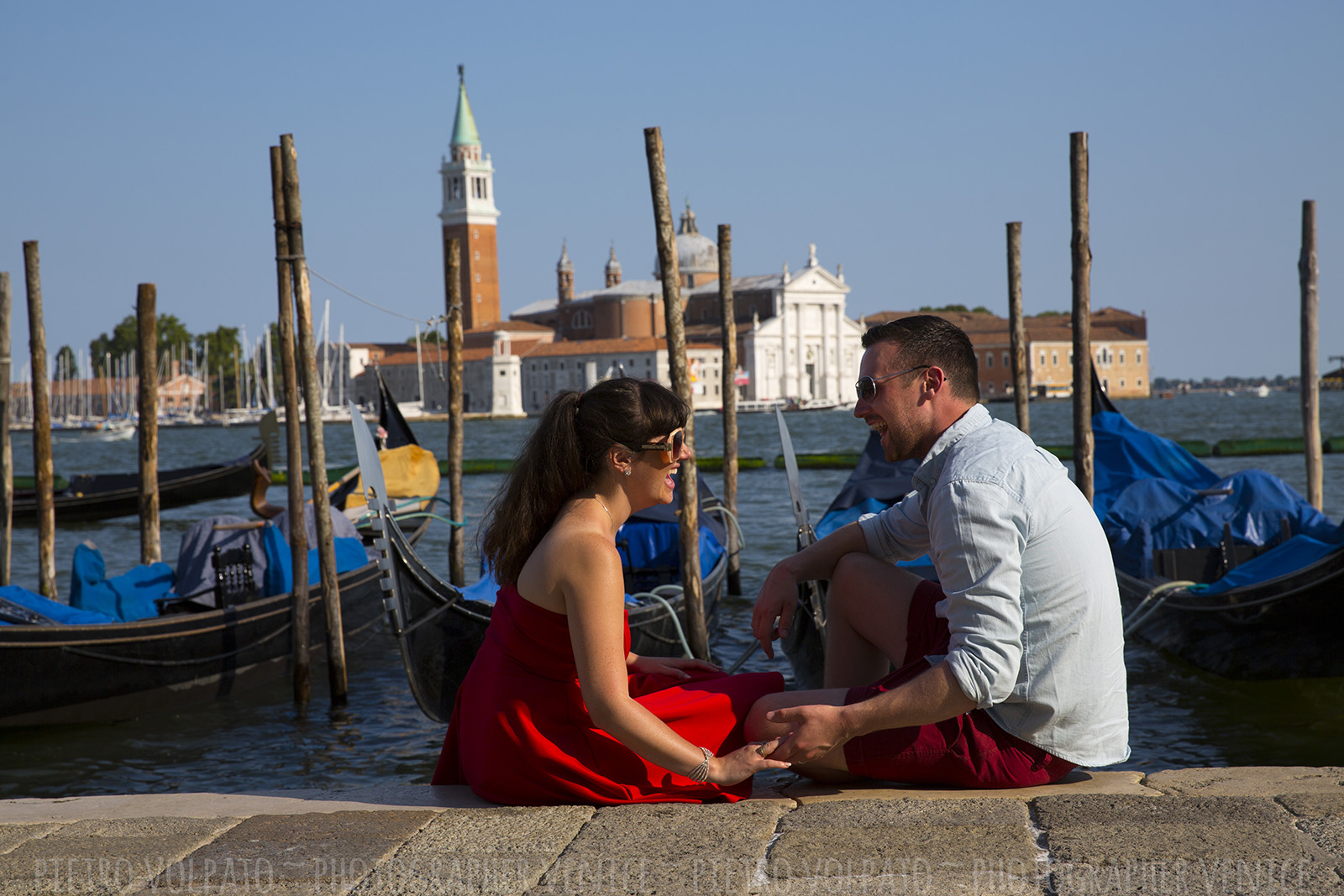 Venice couple photo session during a (romantic and fun) walking tour and gondola ride ~ Venice holiday photographer