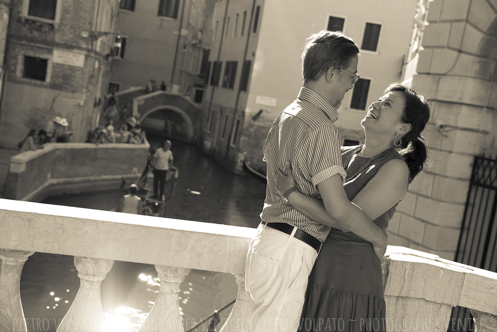 Photographer in Venice for romantic and fun photo shoot during a walking tour and gondola ride ~ Venice couple photo session