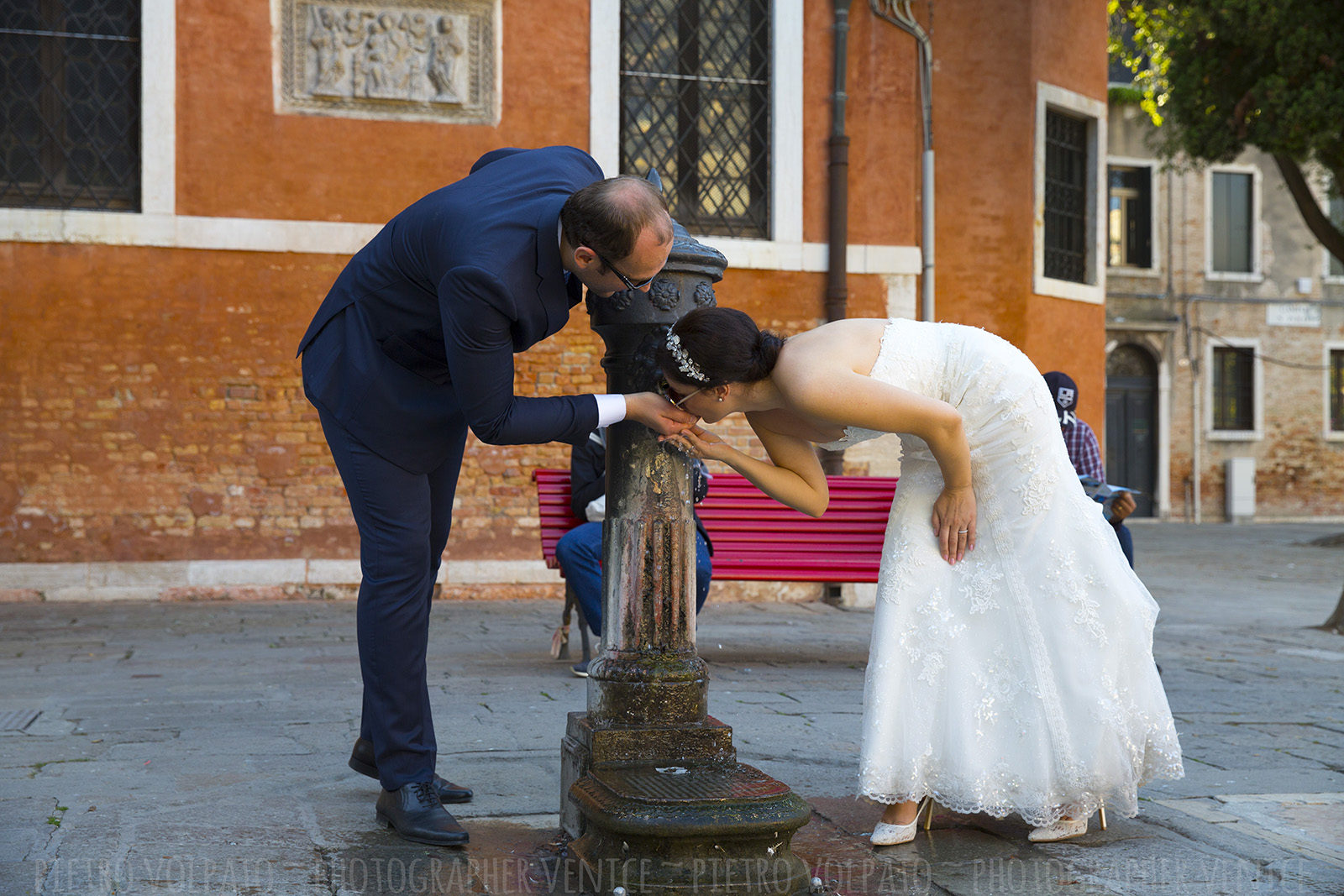 Photographer in Venice Italy for honeymoon photography session ~ Romantic pictures for couple vacation in Venice