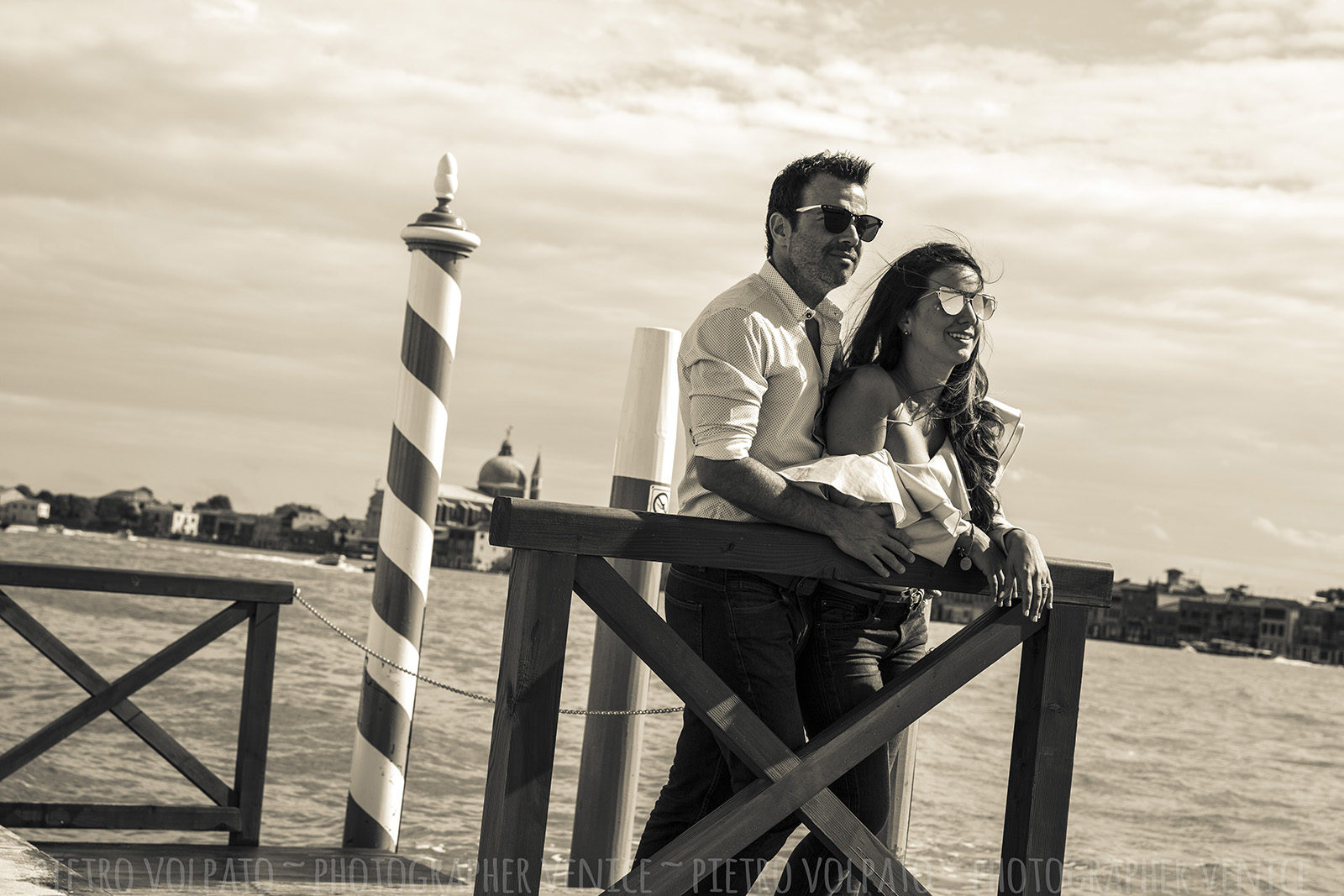 Photographer in Venice Italy for honeymoon photography session ~ Couple vacation photo walk in Venice ~ Romantic and fun pictures