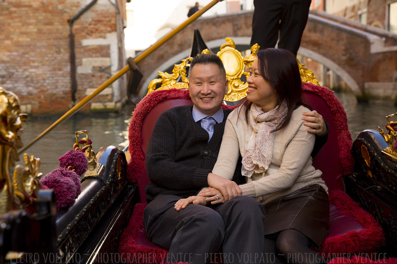 Couple photo shoot in Venice with photographer ~ Vacation photography session and tour in Venice ~ Photographer in Venice