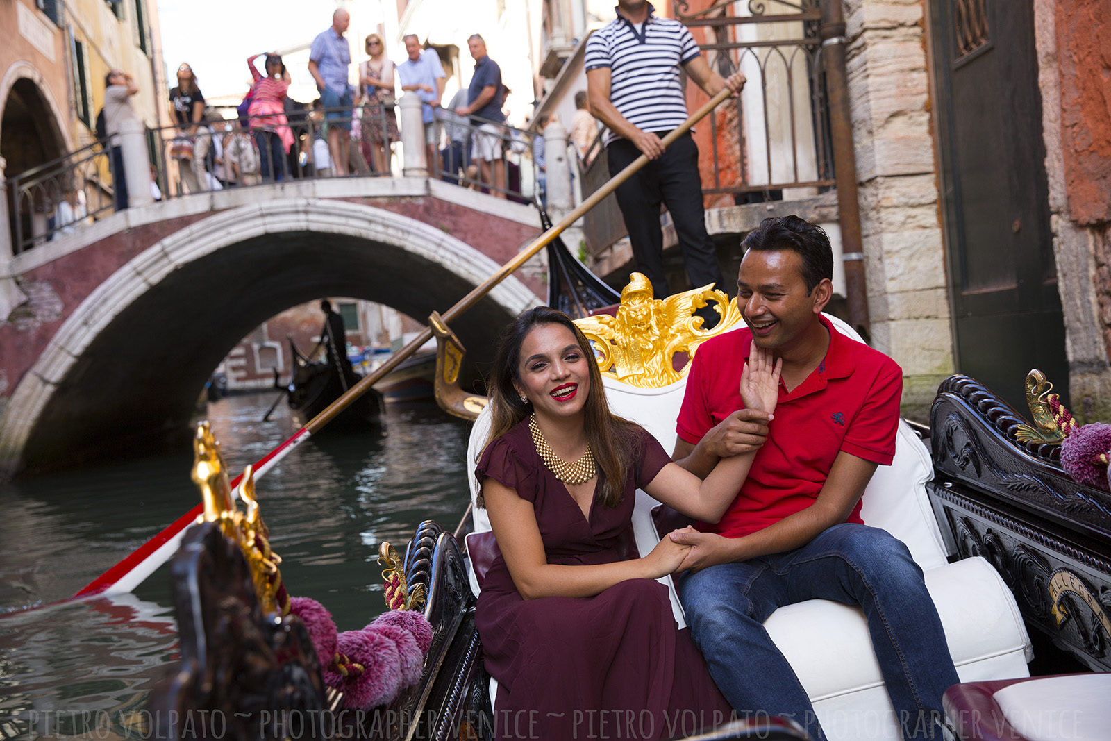 Venice photographer for vacation photo shoot and tour ~ Couple romantic and fun photos ~ Venice photo walk and gondola ride