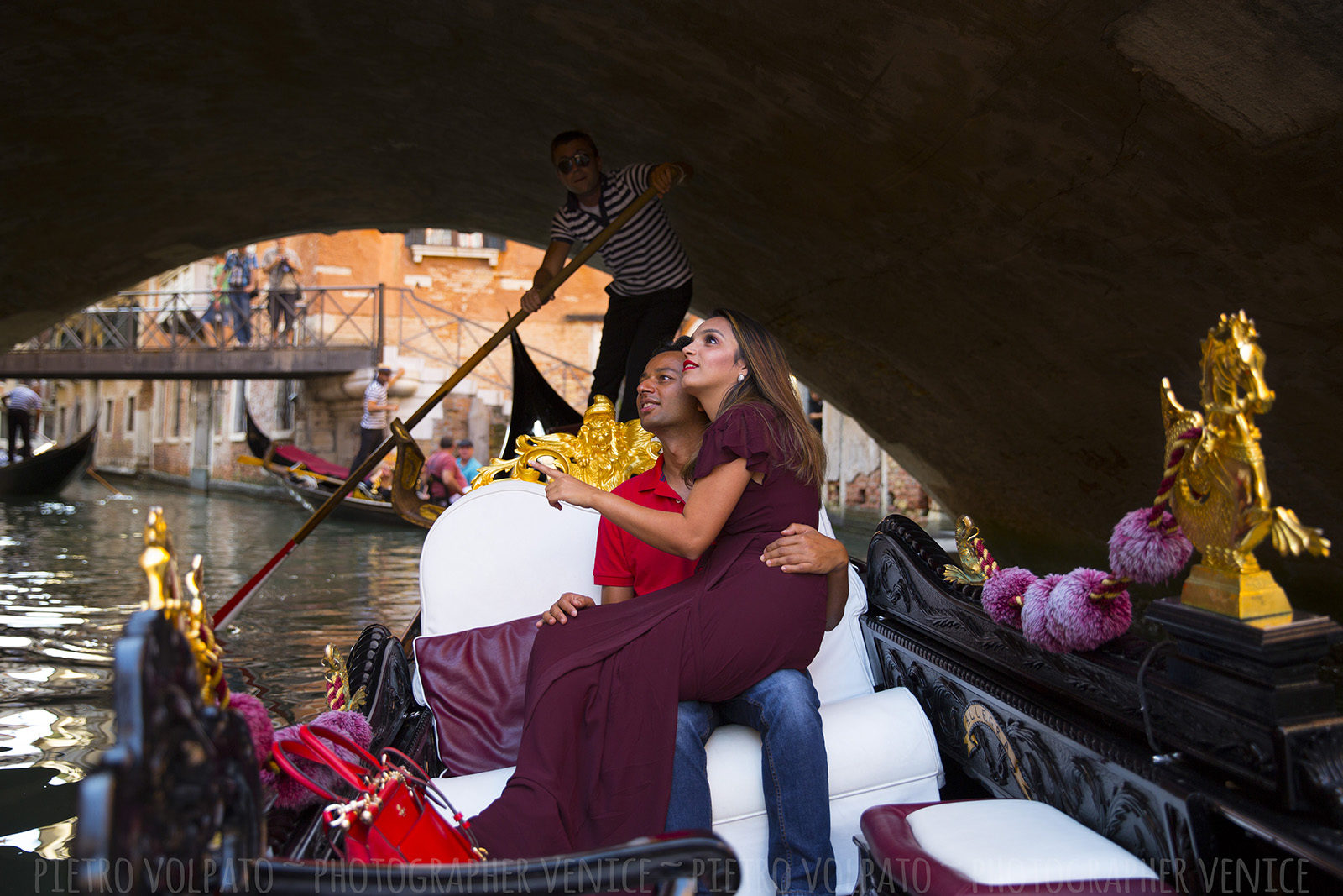 Venice photographer for vacation photo shoot and tour ~ Couple romantic and fun photos ~ Venice photo walk and gondola ride