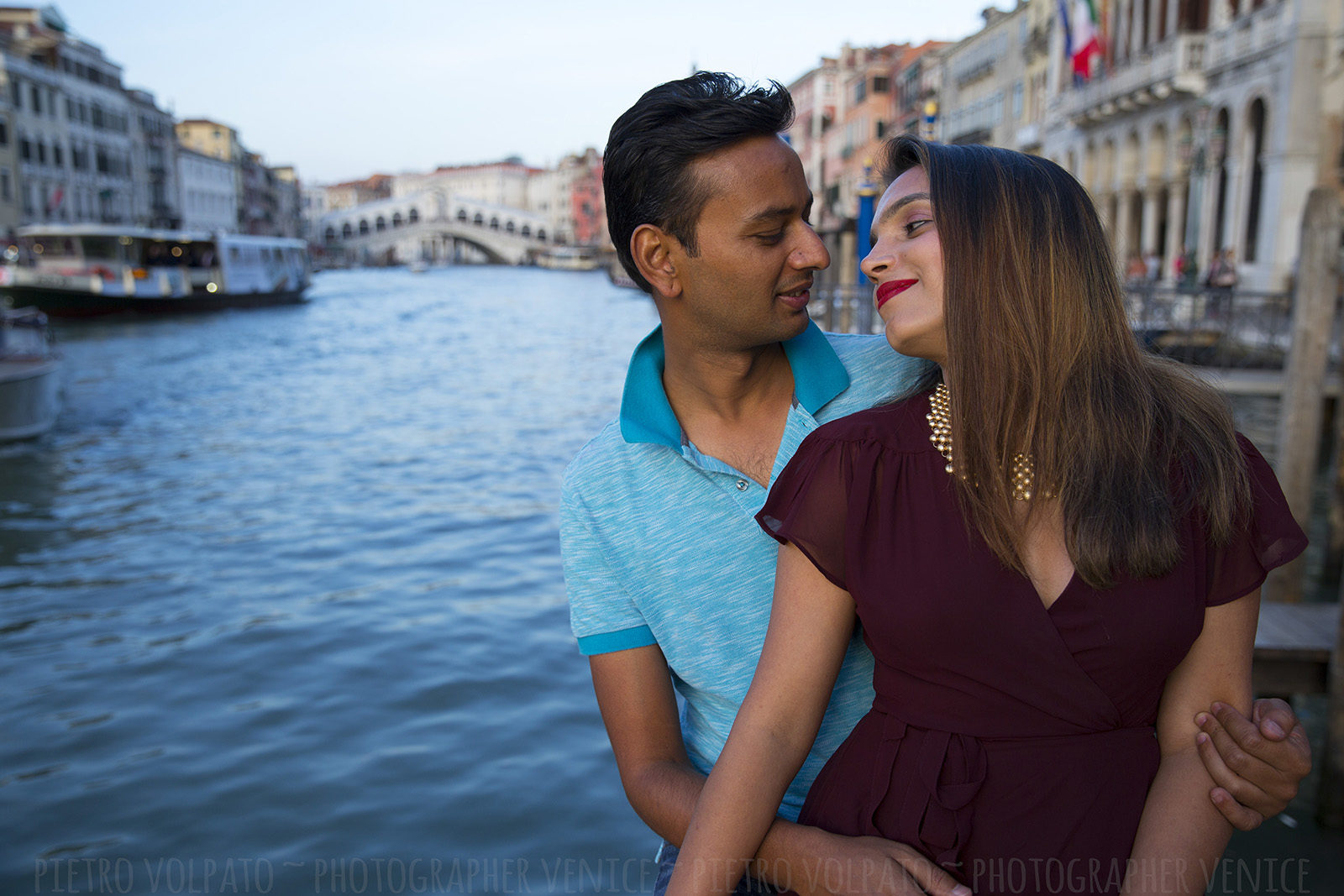 Venice photographer for vacation photo shoot and tour ~ Couple romantic and fun photos ~ Venice photo walk and gondola ride