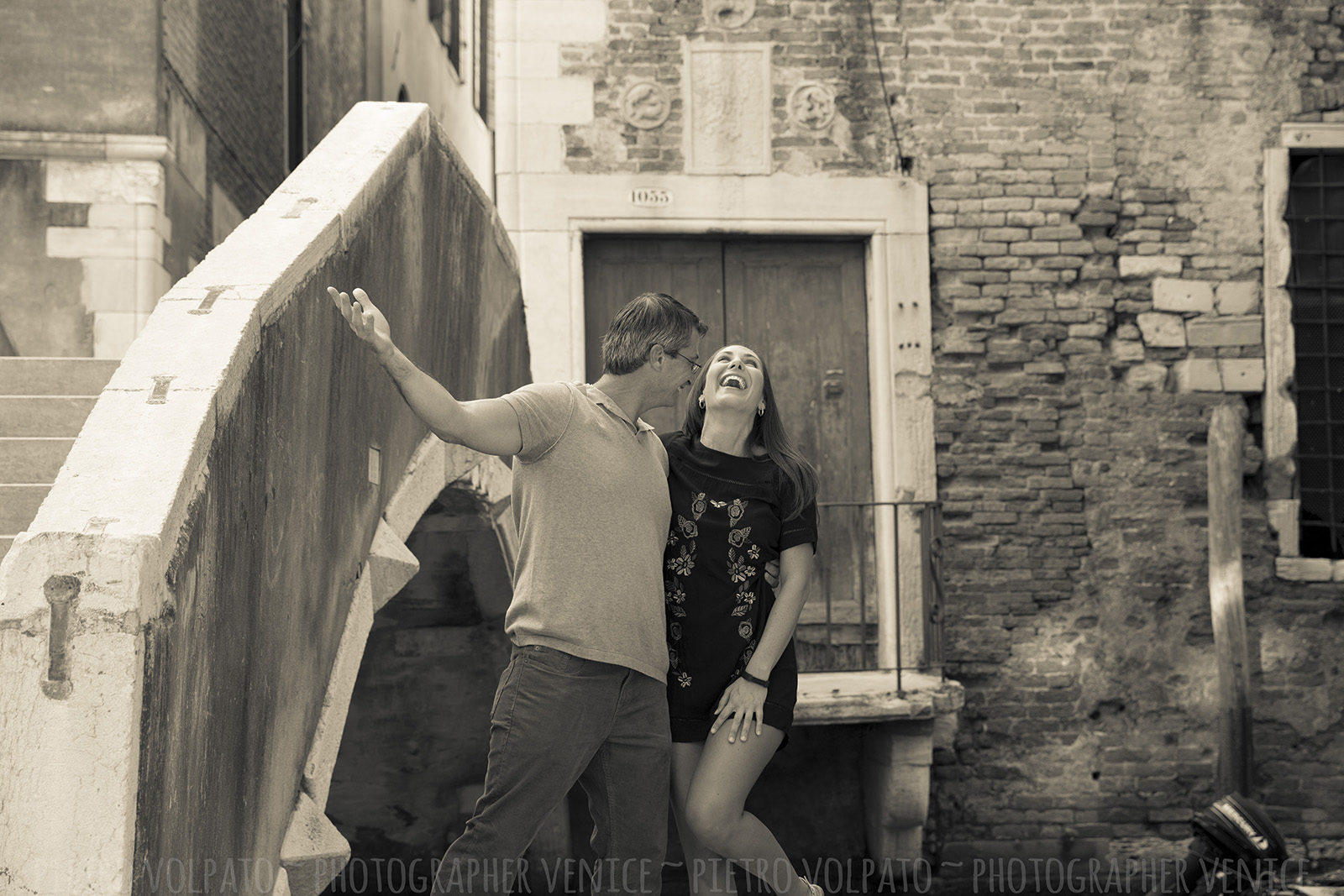 Photographer in Venice italy for couple vacation photography session ~ romantic and fun Venice photo walk and gondola