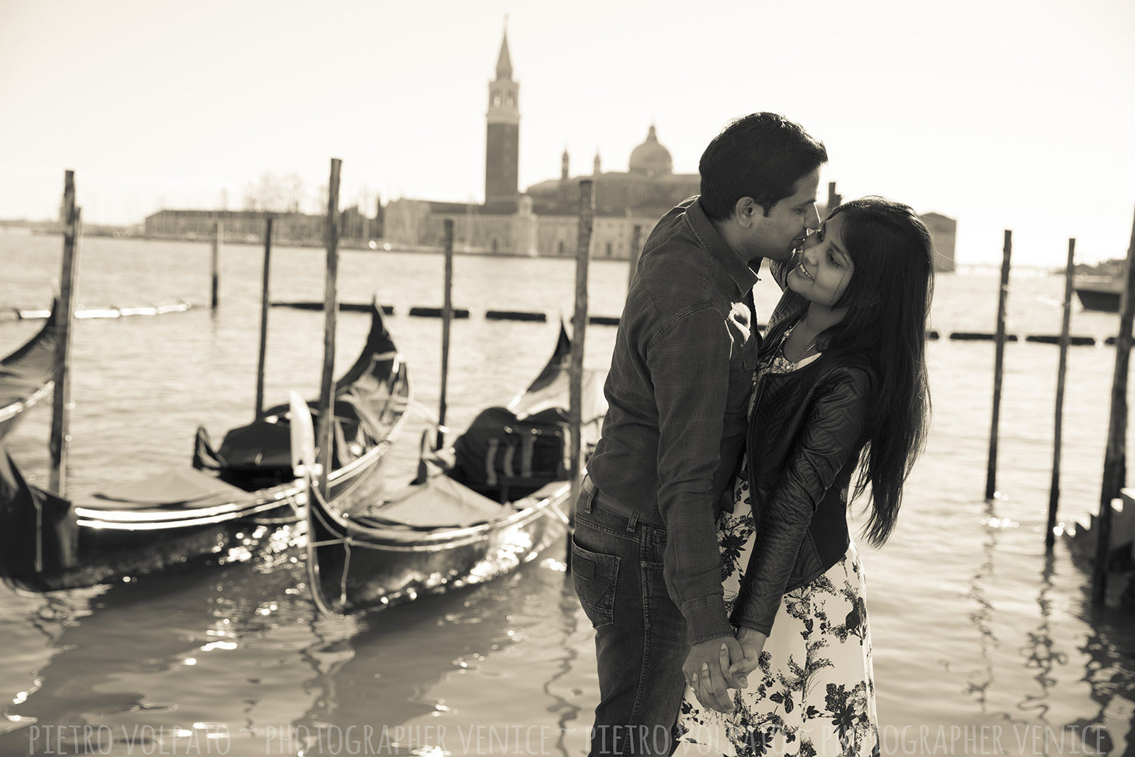 Photographer in Venice Italy for couple vacation photo shoot during an amazing walking tour and gondola ride
