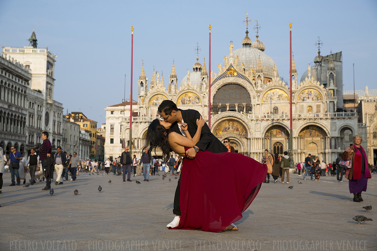 honeymoon photo shoot in venice