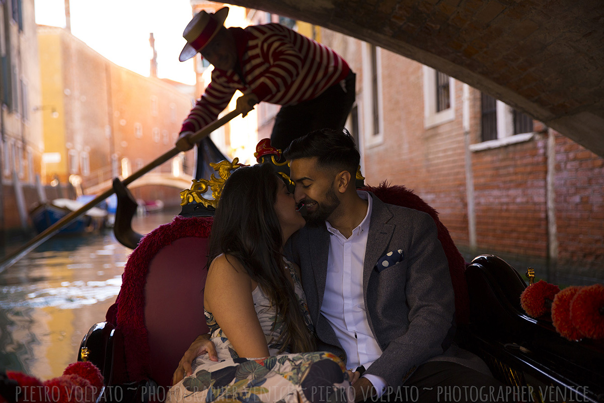 Venice couple photo shoot with professional photographer