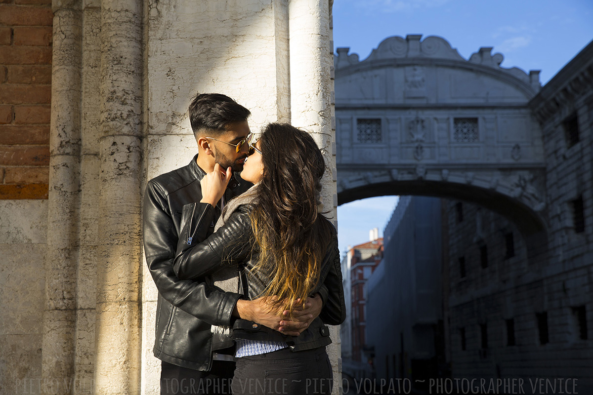 Venice couple photo shoot with professional photographer