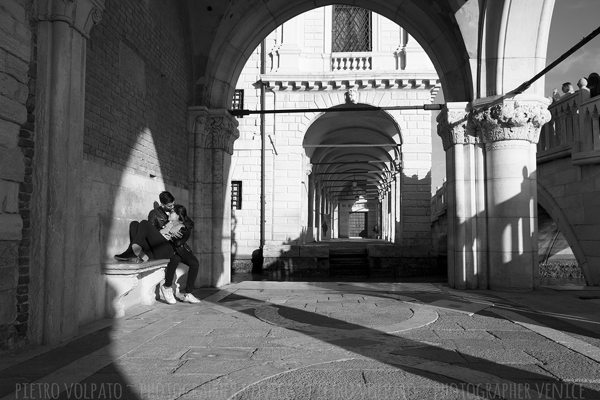 Venice couple photo shoot with professional photographer