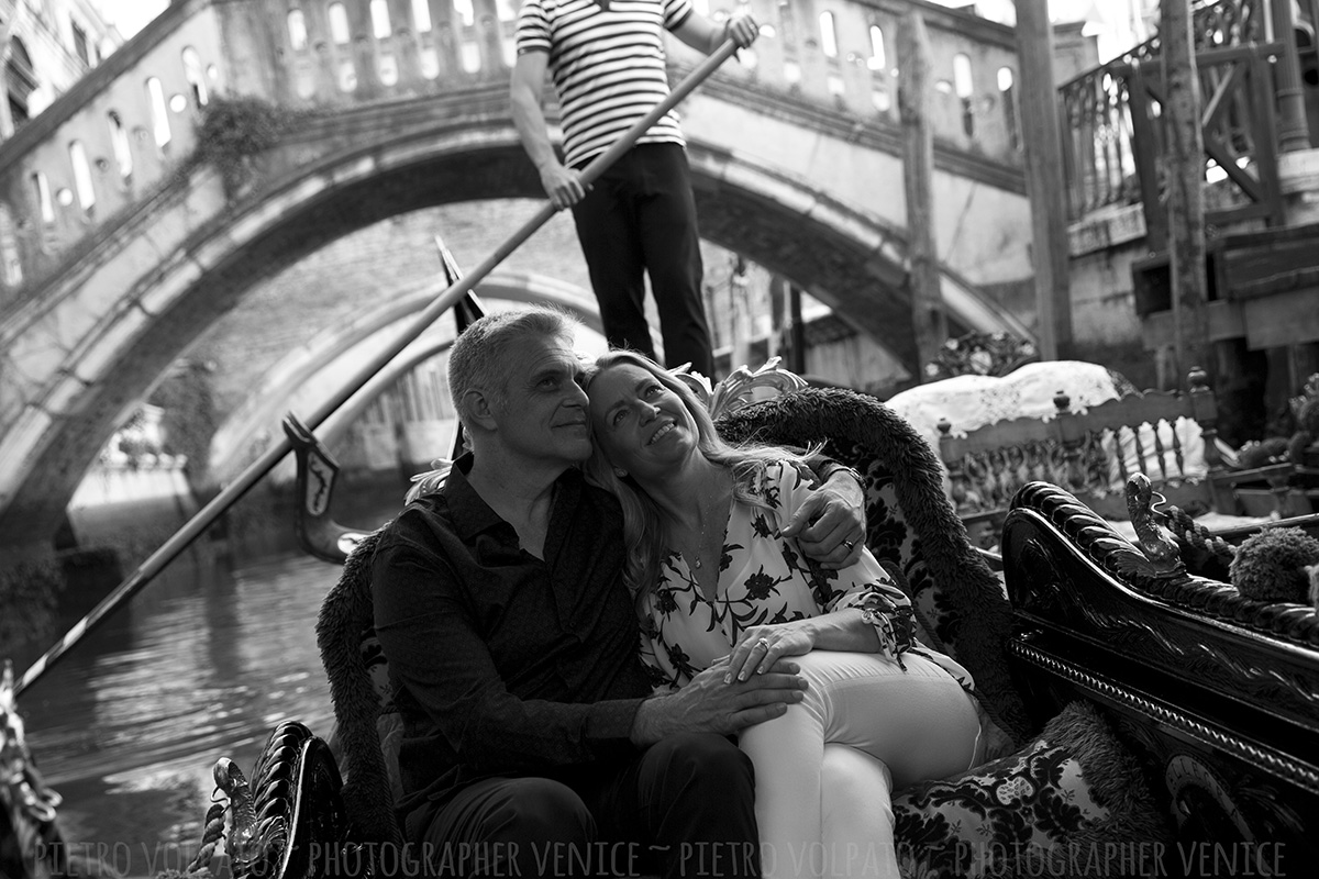 couple photoshoot venice with photographer