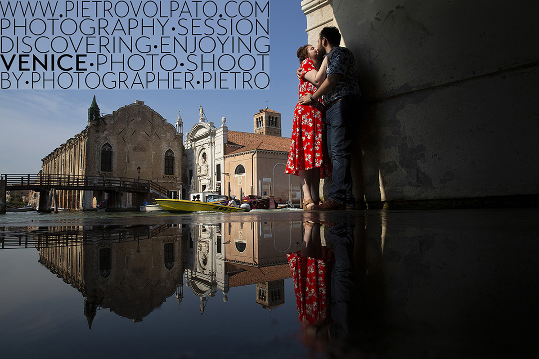 Photographer in Venice providing couple vacation photography sessions. Romantic and fun photo shoot.