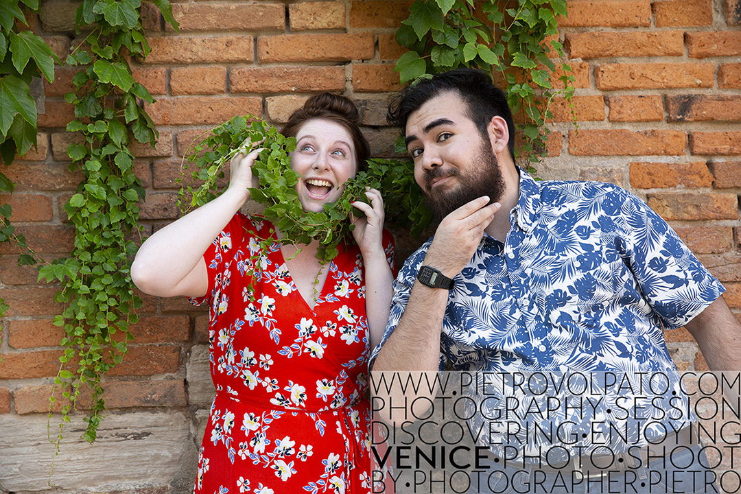 Photographer in Venice providing couple vacation photography sessions. Romantic and fun photo shoot.