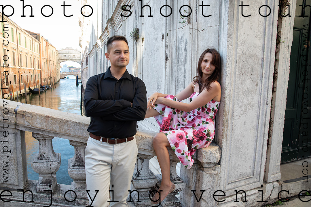 A couple enjoys a quiet moment with the famous Bridge of Sighs in the background. Photo taken during a photoshoot and couple's tour by photographer Pietro Volpato.