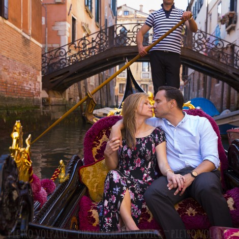 Photographer in Venice for Honeymoon Photos and Tour