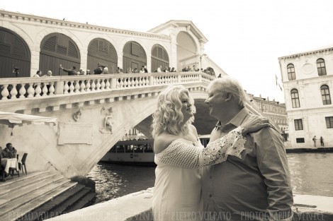 Photographer in Venice for Honeymoon Photo Walk